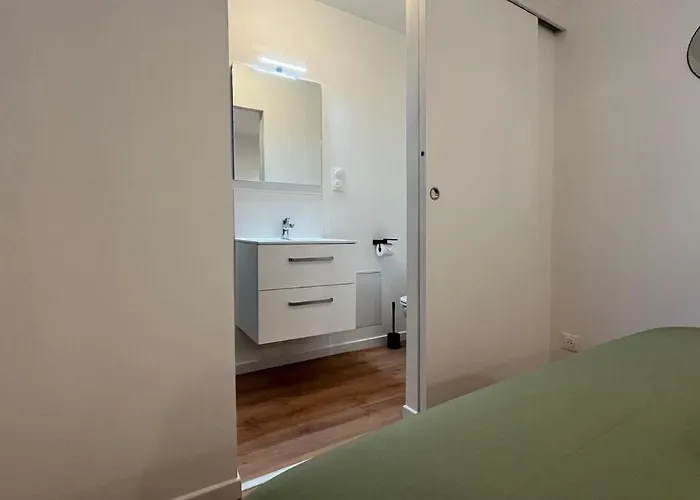 아파트 Avec Coin Nuit & Cuisine Exterieur Agreable 22b *